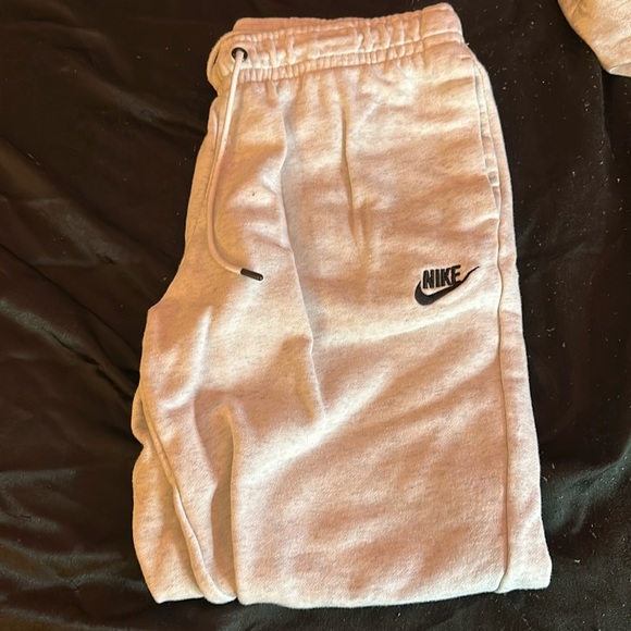 Nike Joggers - Picture 1 of 1